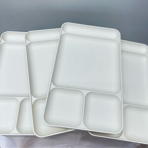 tupperware‎ 4 picnic lunch serving trays off white color. 4 of them